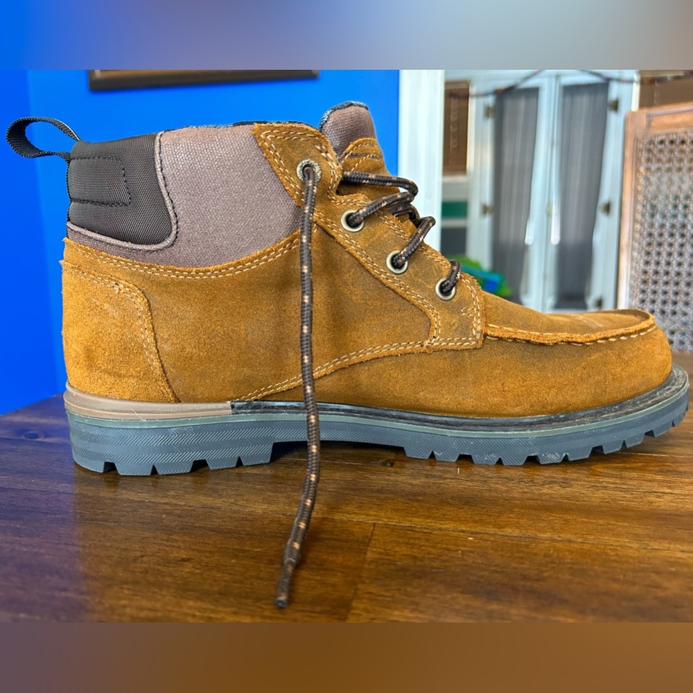 TOM’s Hawthorne Waterproof Boot in brown suede. Size Men’s 10.5.